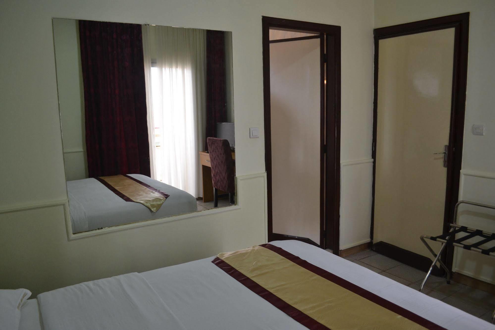 Hotel Mansel Yaoundé Kültér fotó